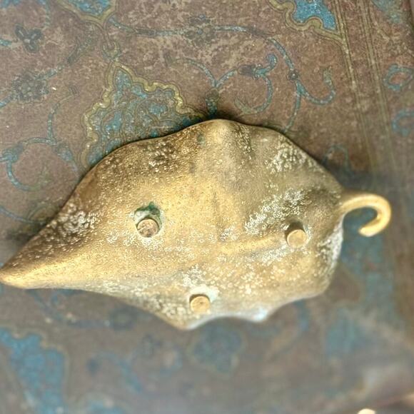 Vintage Solid Brass Leaf Dish – Footed Catchall Tray - Picture 4 of 4